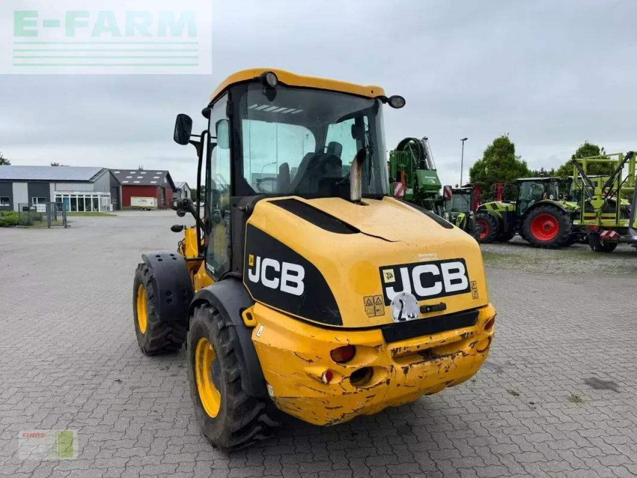 Minikotró JCB tm 220 agri tele: 15 kép.