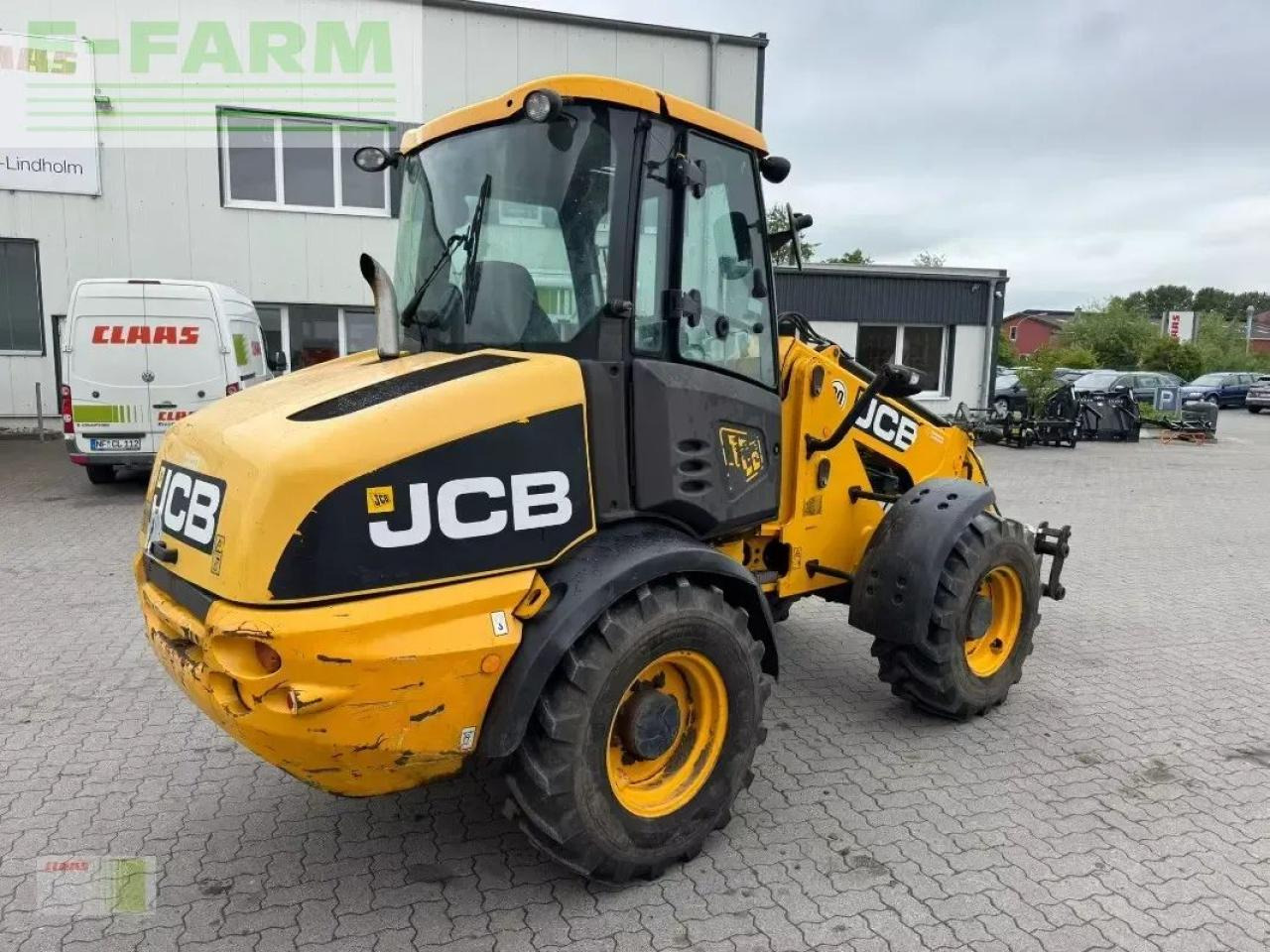 Minikotró JCB tm 220 agri tele: 10 kép.