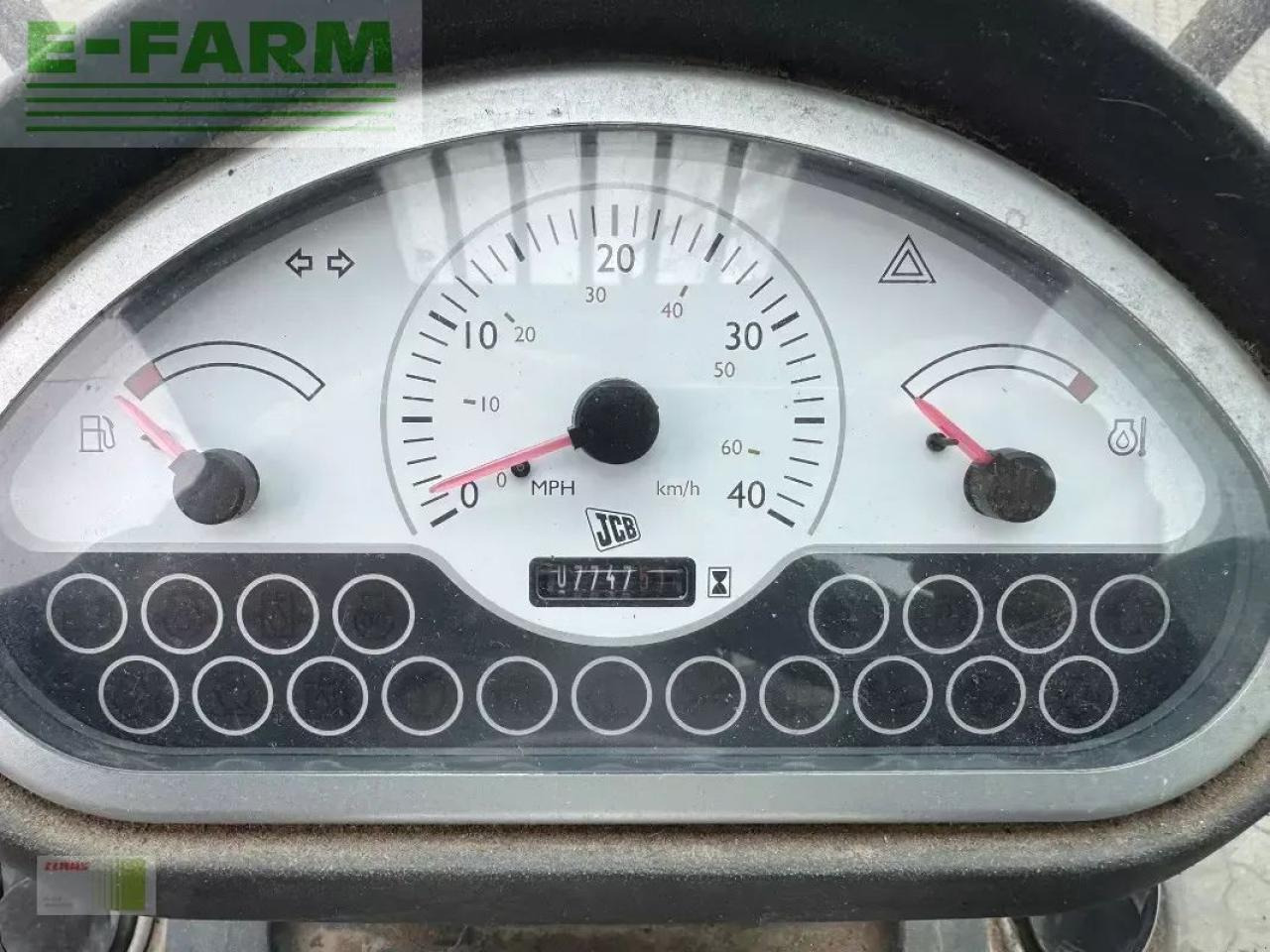 Minikotró JCB tm 220 agri tele: 9 kép.