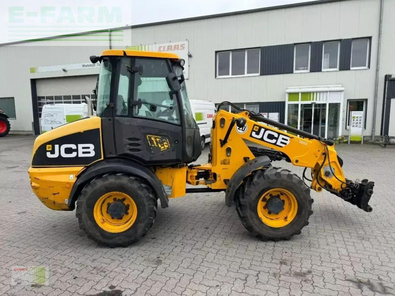 Minikotró JCB tm 220 agri tele: 8 kép.