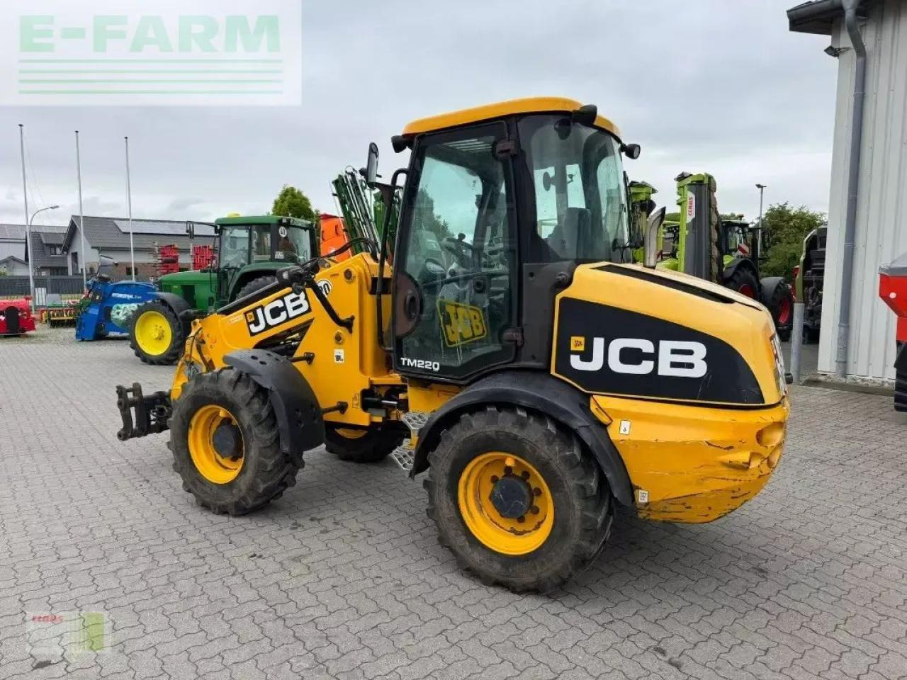 Minikotró JCB tm 220 agri tele: 14 kép.