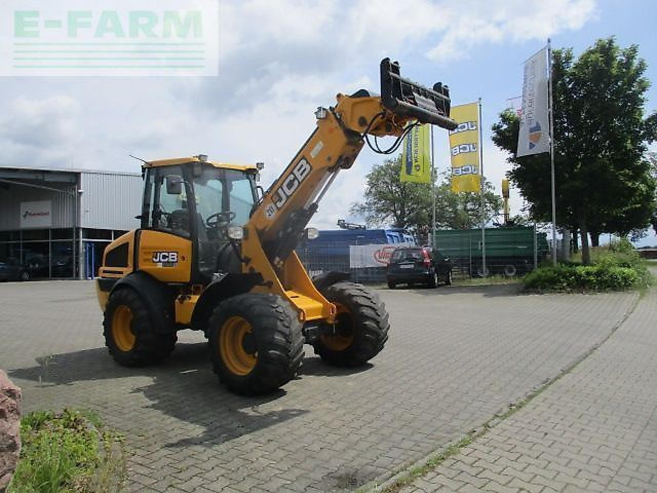 JCB tm 220 teleskopradlader - Gumikerekes homlokrakodó: 2 kép. JCB tm 220 teleskopradlader - Gumikerekes homlokrakodó: 2 kép.