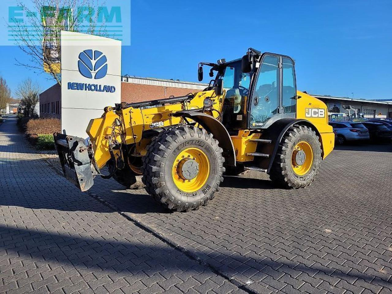 JCB tm 420 teleskopradlader - Gumikerekes homlokrakodó: 1 kép. JCB tm 420 teleskopradlader - Gumikerekes homlokrakodó: 1 kép.