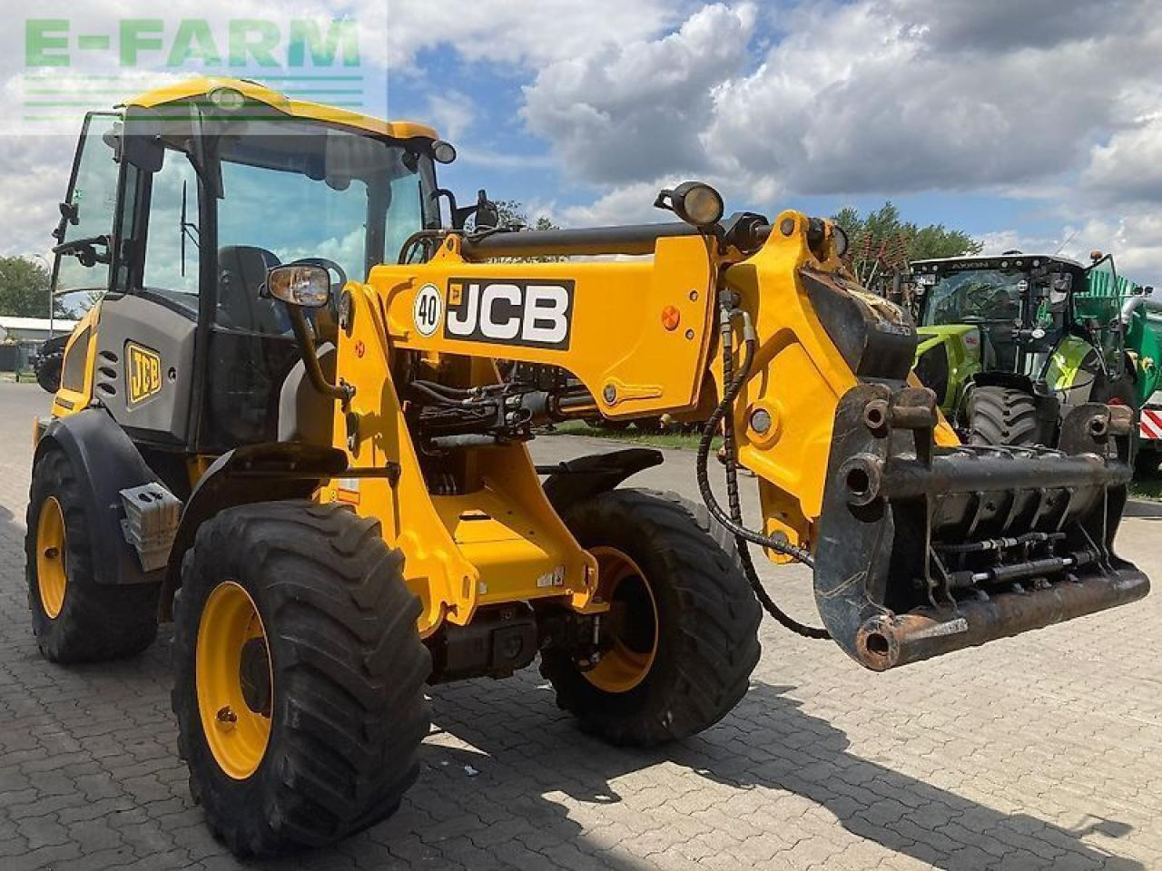 JCB tm220 - Minikotró: 3 kép. JCB tm220 - Minikotró: 3 kép.
