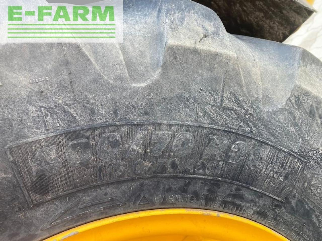 Minikotró JCB tm220t4a: 8 kép.