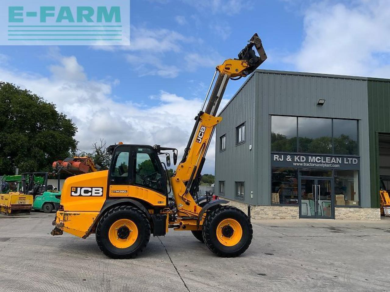 JCB tm320s pivot steer telehandler (st23560) - Gumikerekes homlokrakodó: 1 kép. JCB tm320s pivot steer telehandler (st23560) - Gumikerekes homlokrakodó: 1 kép.