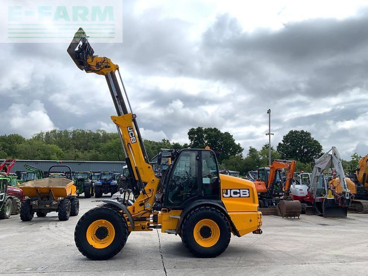 Gumikerekes homlokrakodó JCB tm320s pivot steer telehandler (st23560): 11 kép. Gumikerekes homlokrakodó JCB tm320s pivot steer telehandler (st23560): 11 kép.