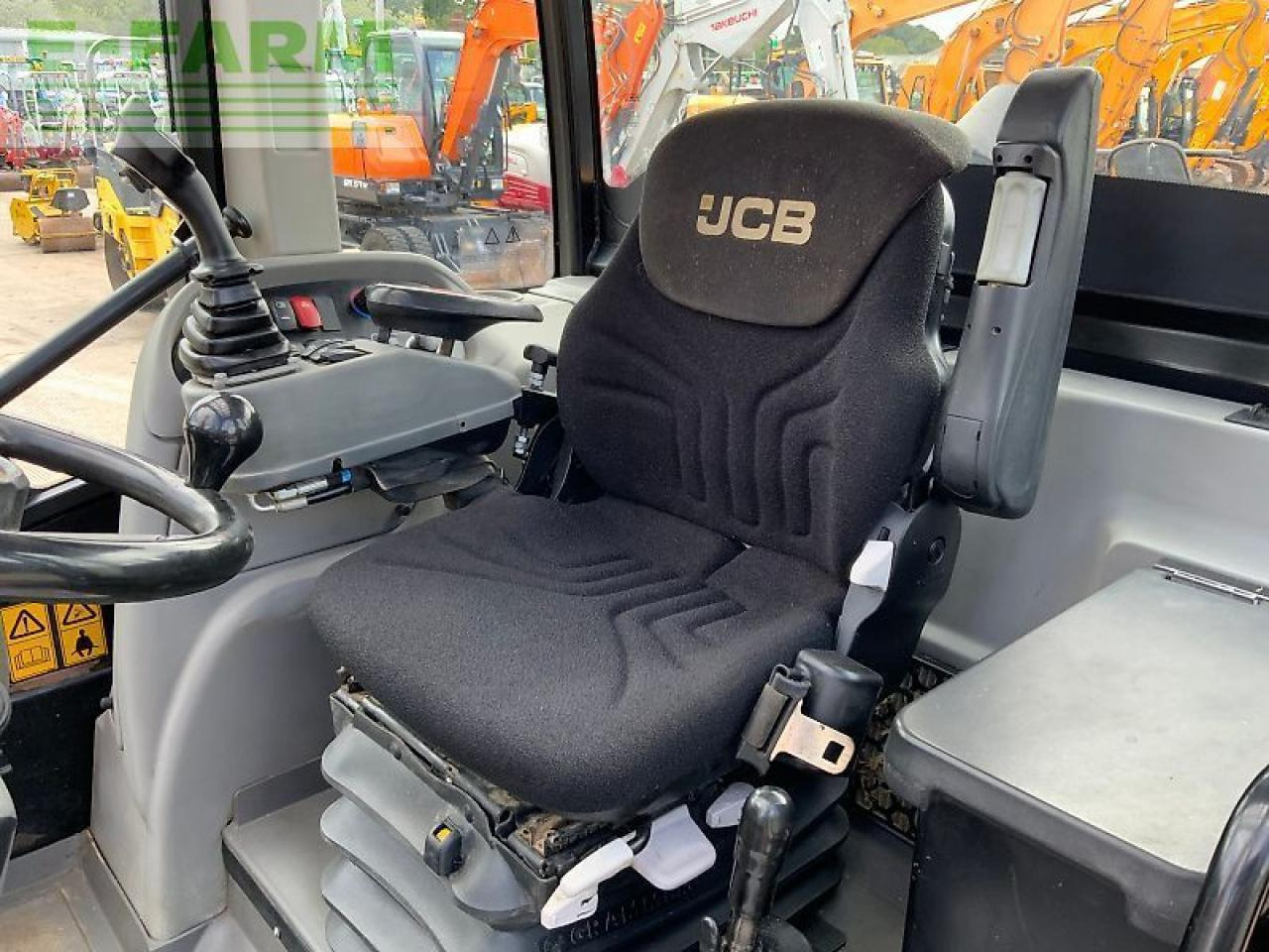 Gumikerekes homlokrakodó JCB tm320s pivot steer telehandler (st23560): 17 kép. Gumikerekes homlokrakodó JCB tm320s pivot steer telehandler (st23560): 17 kép.