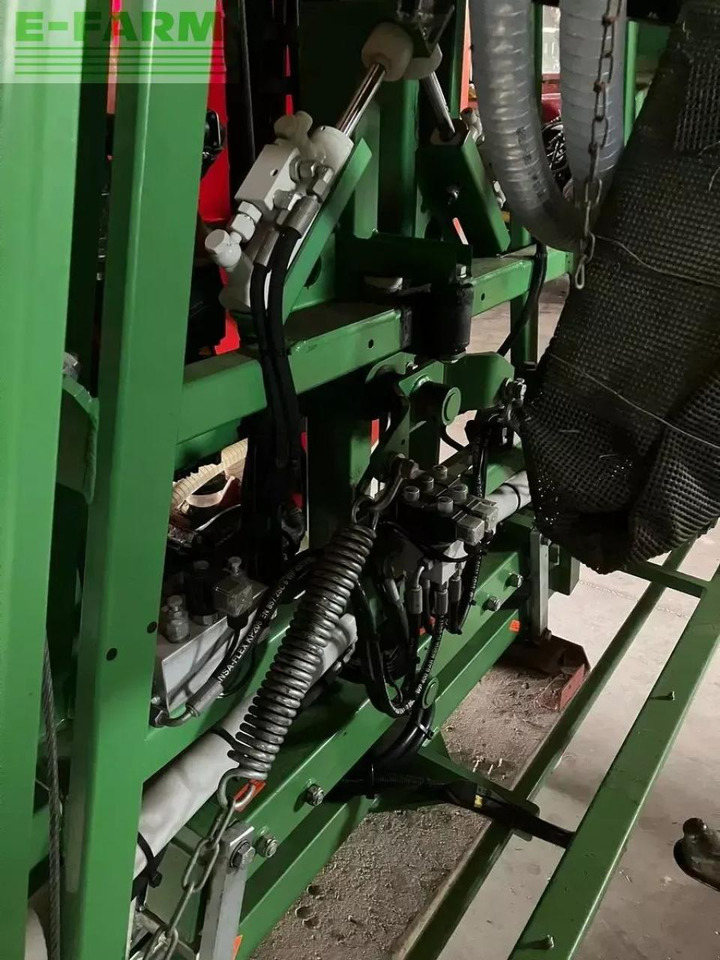 Jessernigg s ng pl 1200 feldspritze mit fronttank gps - Vontatott permetezők: 5 kép. Jessernigg s ng pl 1200 feldspritze mit fronttank gps - Vontatott permetezők: 5 kép.