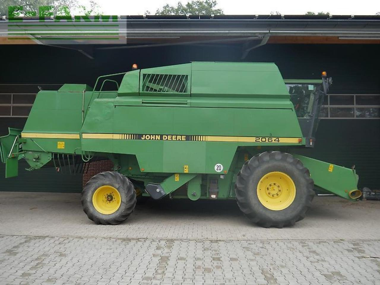 John Deere 2064 + 6m schneidwerk - Kombájn: 2 kép. John Deere 2064 + 6m schneidwerk - Kombájn: 2 kép.