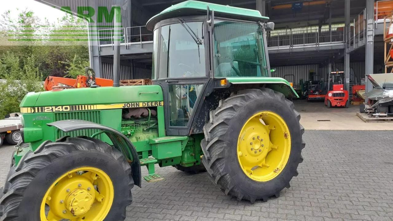John Deere 2140a - Traktor: 2 kép. John Deere 2140a - Traktor: 2 kép.