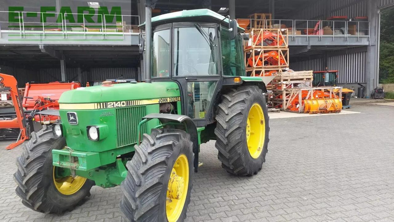 John Deere 2140a - Traktor: 3 kép. John Deere 2140a - Traktor: 3 kép.