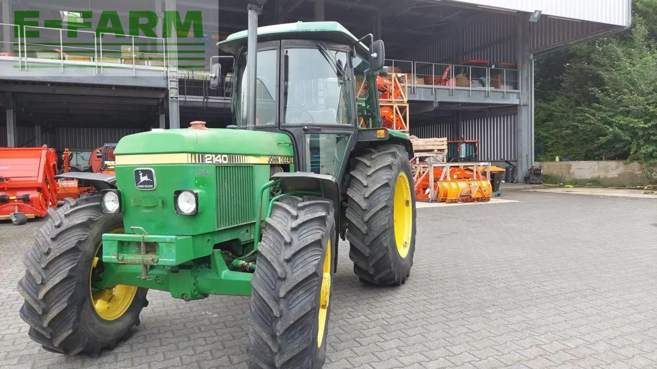 John Deere 2140a - Traktor: 1 kép. John Deere 2140a - Traktor: 1 kép.