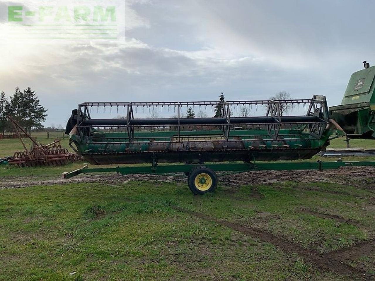 John Deere 2254 - Kombájn: 3 kép. John Deere 2254 - Kombájn: 3 kép.