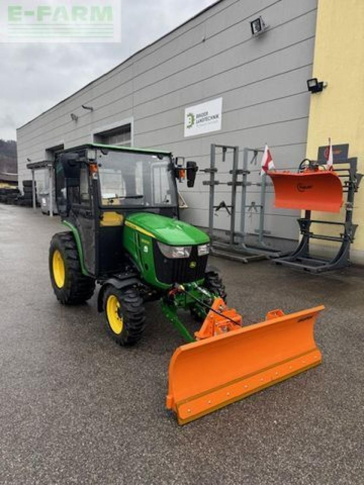 John Deere 3025e - Traktor: 4 kép. John Deere 3025e - Traktor: 4 kép.