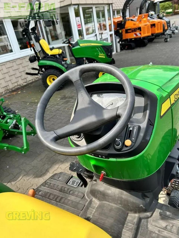 John Deere 3025e - Traktor: 4 kép. John Deere 3025e - Traktor: 4 kép.