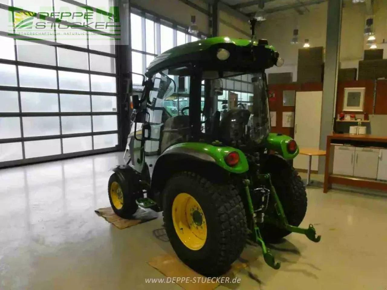 John Deere 3039r - Traktor: 3 kép. John Deere 3039r - Traktor: 3 kép.