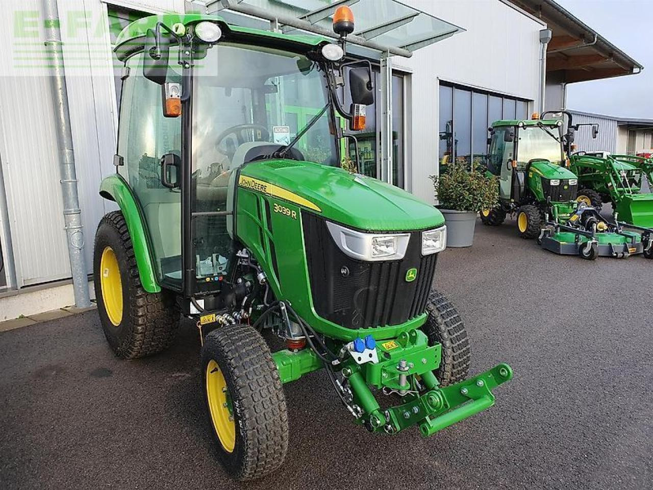 John Deere 3039r neumaschine - Traktor: 3 kép. John Deere 3039r neumaschine - Traktor: 3 kép.