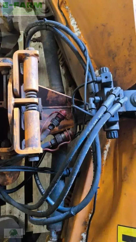 Traktor John Deere 3046r: 18 kép. Traktor John Deere 3046r: 18 kép.