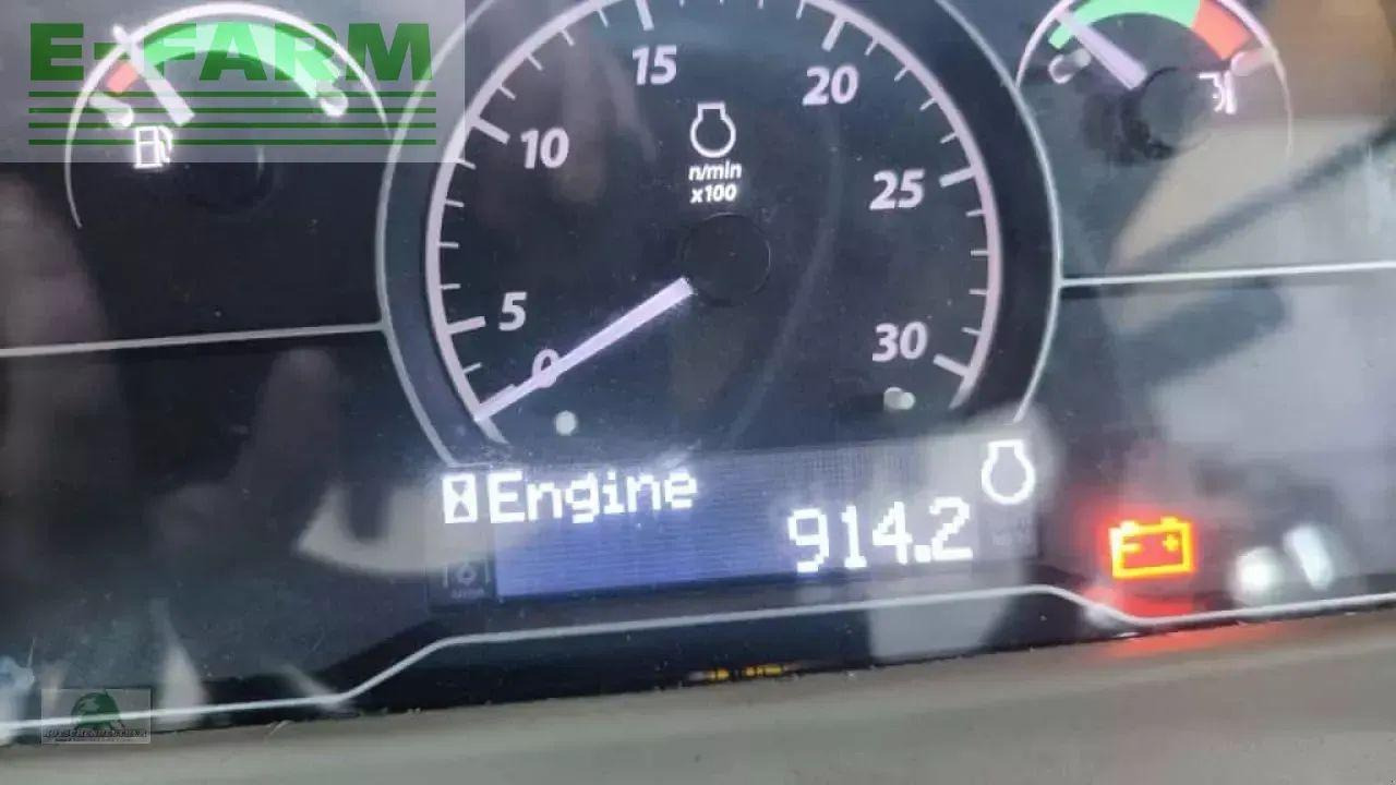 Traktor John Deere 3046r: 10 kép. Traktor John Deere 3046r: 10 kép.