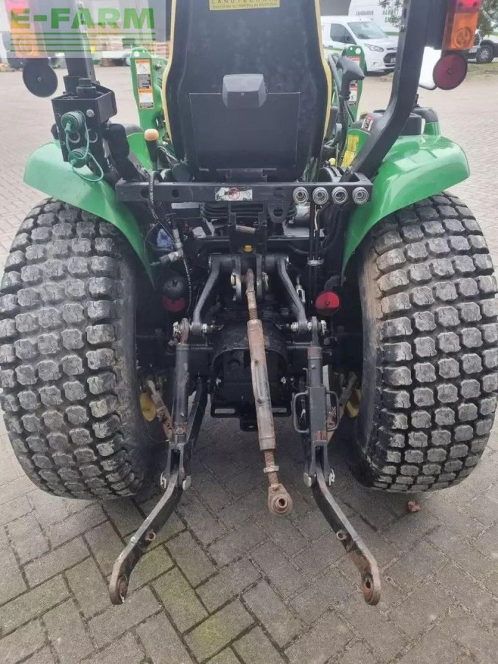 Traktor John Deere 3320 my11: 6 kép.