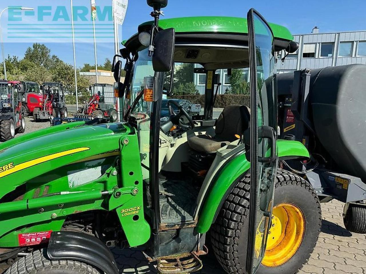 John Deere 3720 - Traktor: 5 kép. John Deere 3720 - Traktor: 5 kép.