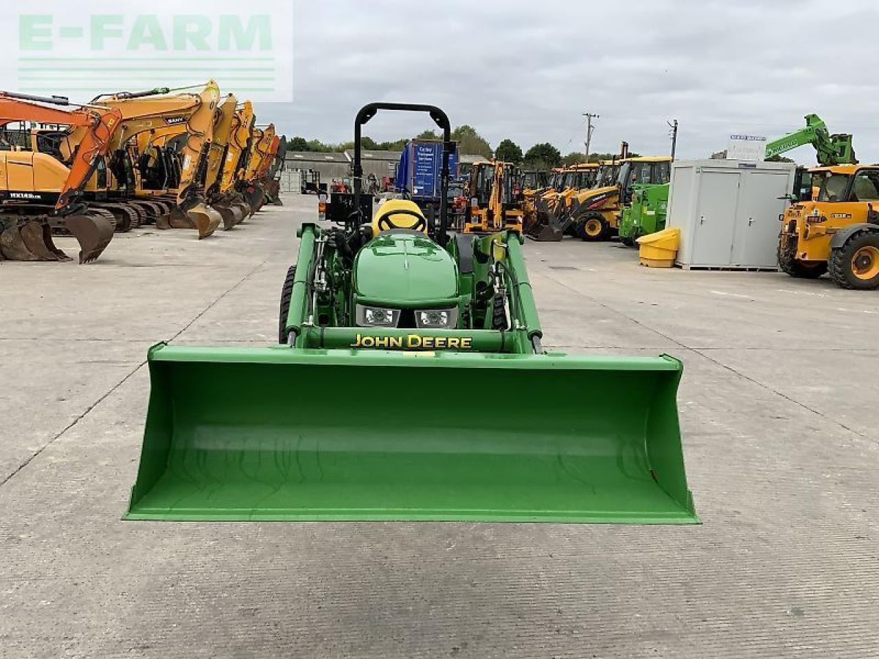 John Deere 4066m tractor (st24240) - Traktor: 4 kép. John Deere 4066m tractor (st24240) - Traktor: 4 kép.
