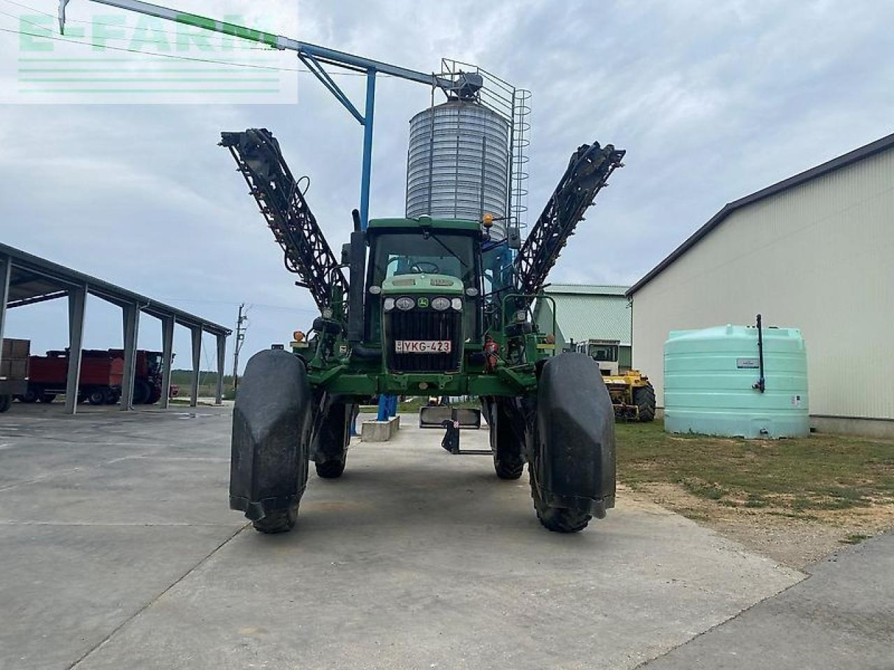 John Deere 4720 - Vontatott permetezők: 2 kép. John Deere 4720 - Vontatott permetezők: 2 kép.