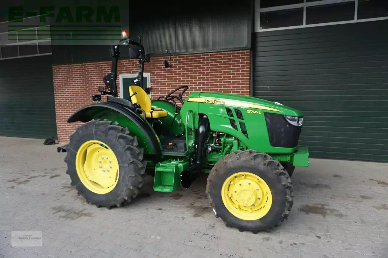 John Deere 5050e neumaschine - Traktor: 1 kép. John Deere 5050e neumaschine - Traktor: 1 kép.