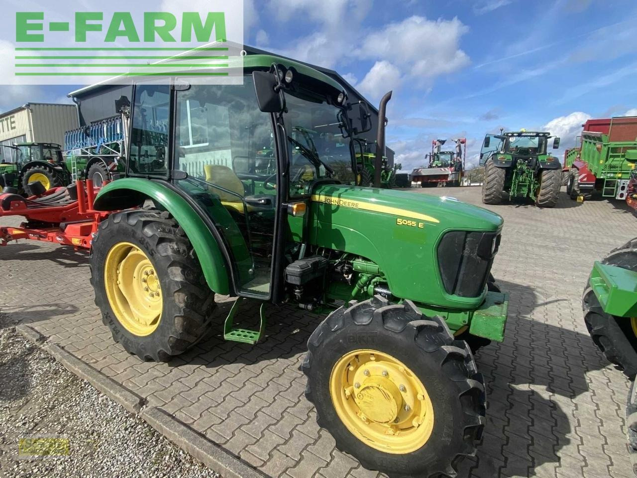 John Deere 5055e - Traktor: 1 kép. John Deere 5055e - Traktor: 1 kép.
