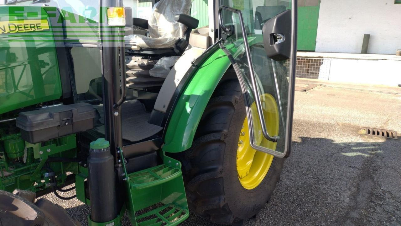 John Deere 5067e - Traktor: 5 kép. John Deere 5067e - Traktor: 5 kép.