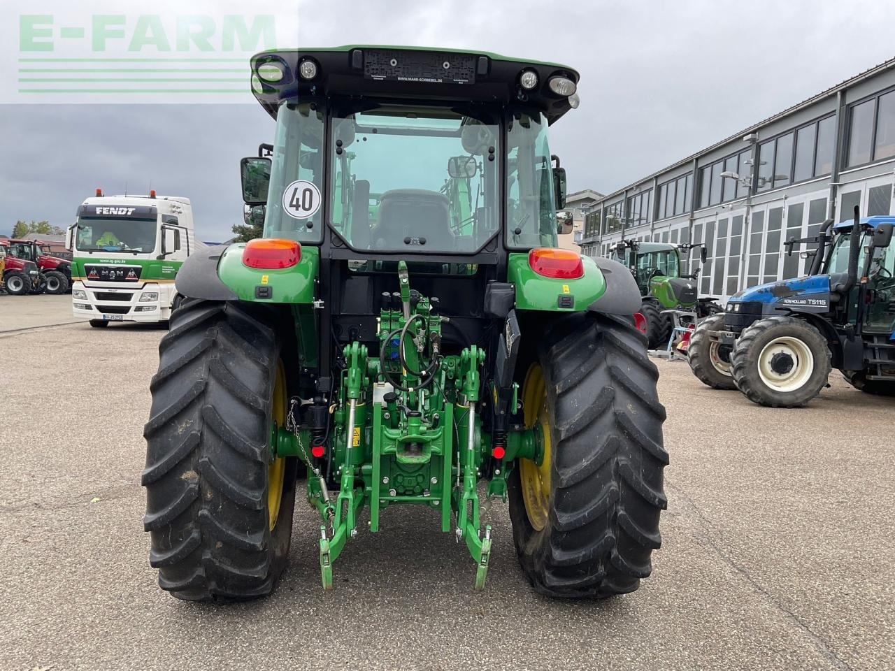 John Deere 5090R - Traktor: 5 kép. John Deere 5090R - Traktor: 5 kép.