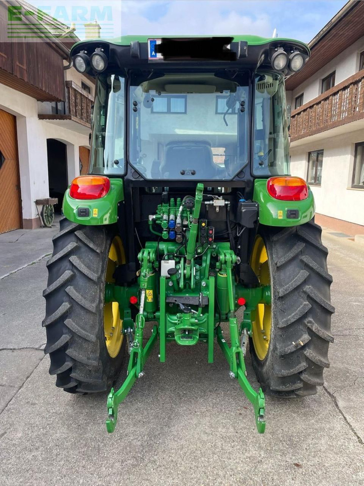 John Deere 5100M - Traktor: 5 kép. John Deere 5100M - Traktor: 5 kép.