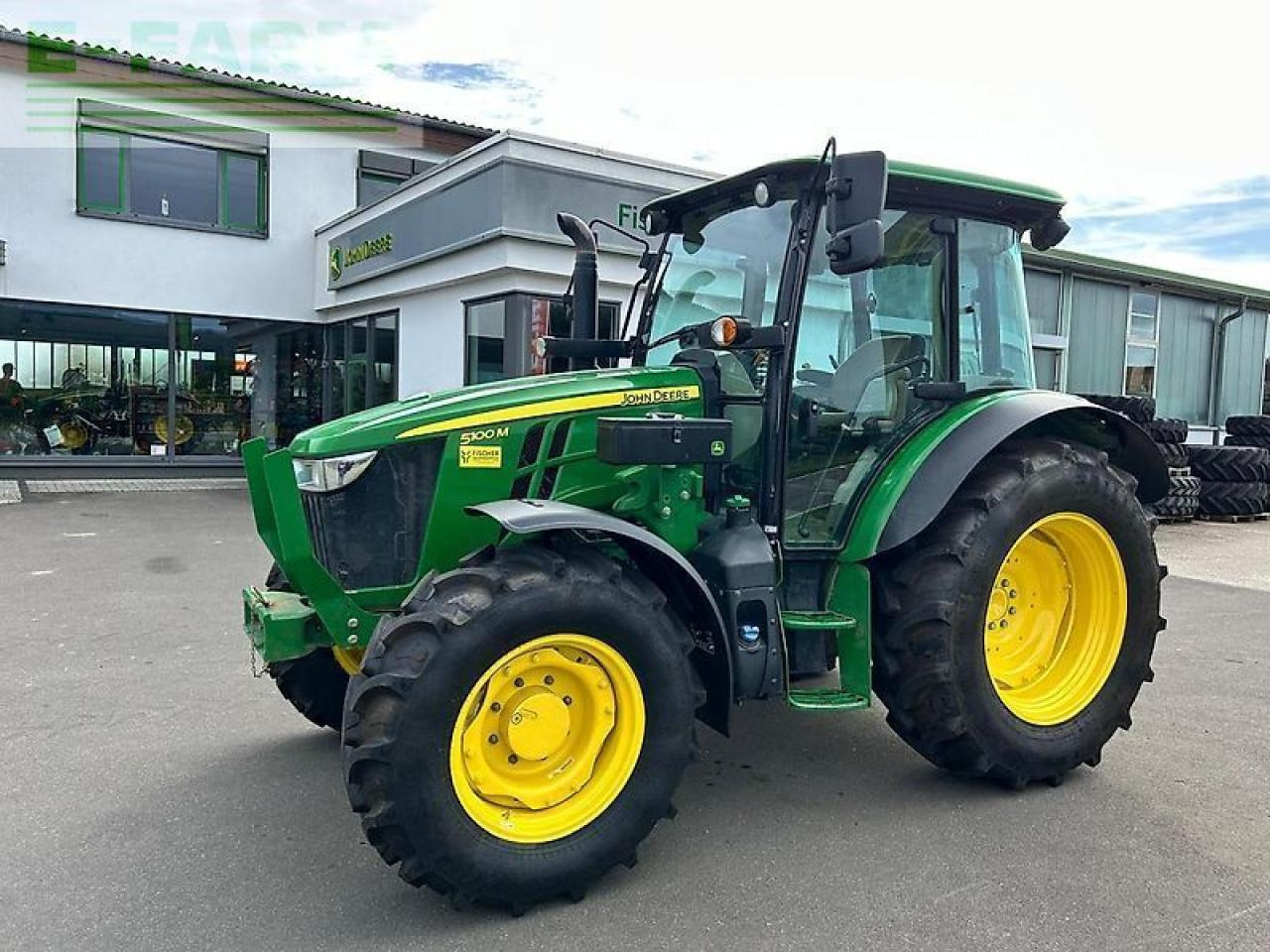 John Deere 5100m - Traktor: 2 kép. John Deere 5100m - Traktor: 2 kép.