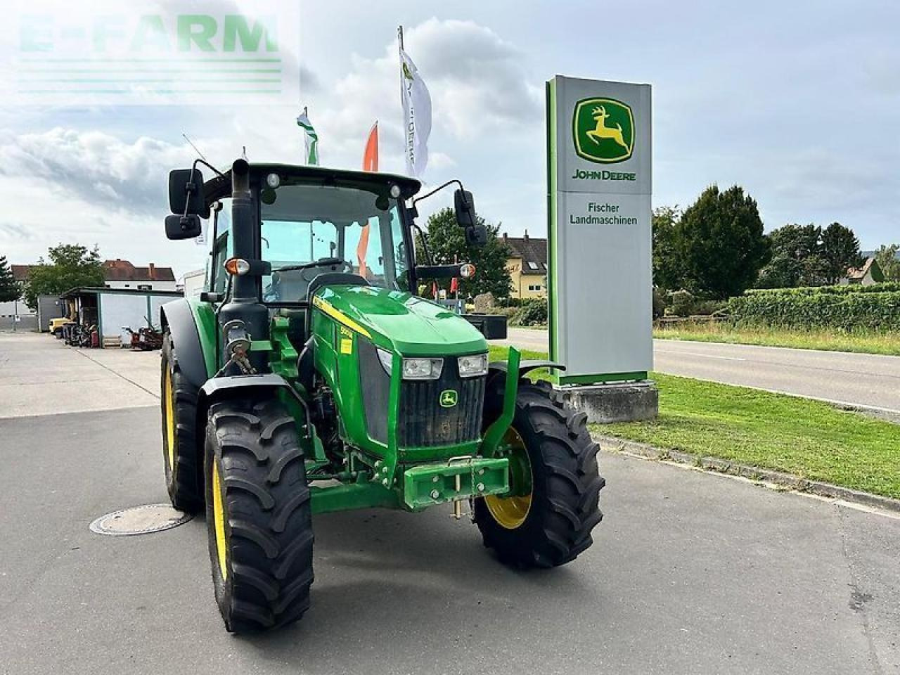 John Deere 5100m - Traktor: 1 kép. John Deere 5100m - Traktor: 1 kép.
