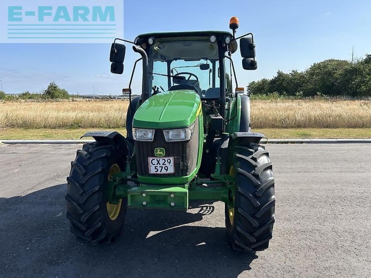 John Deere 5100m - Traktor: 2 kép. John Deere 5100m - Traktor: 2 kép.