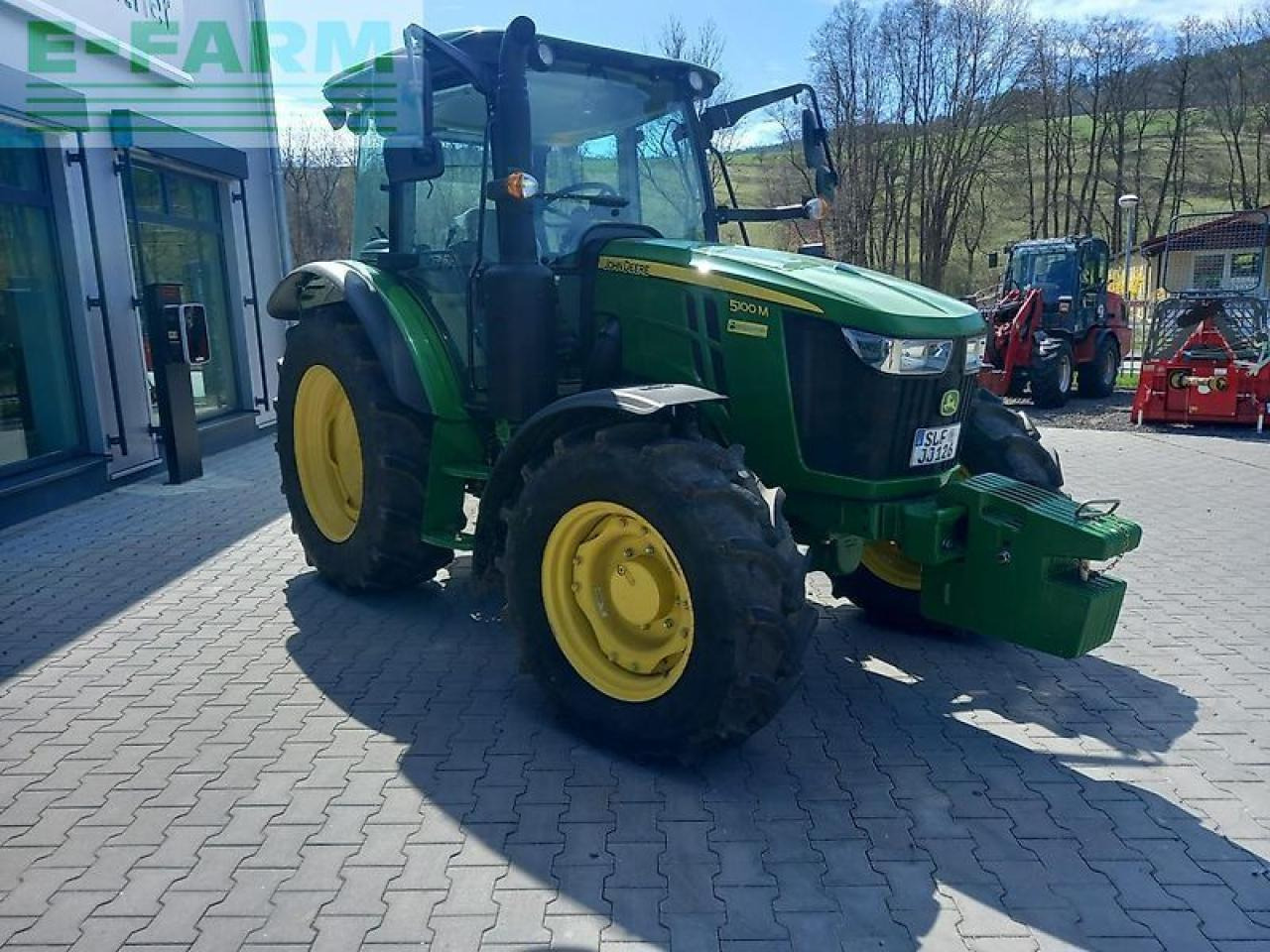 John Deere 5100m - Traktor: 2 kép. John Deere 5100m - Traktor: 2 kép.