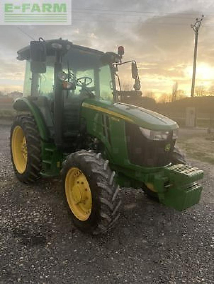 John Deere 5100r - Traktor: 2 kép. John Deere 5100r - Traktor: 2 kép.
