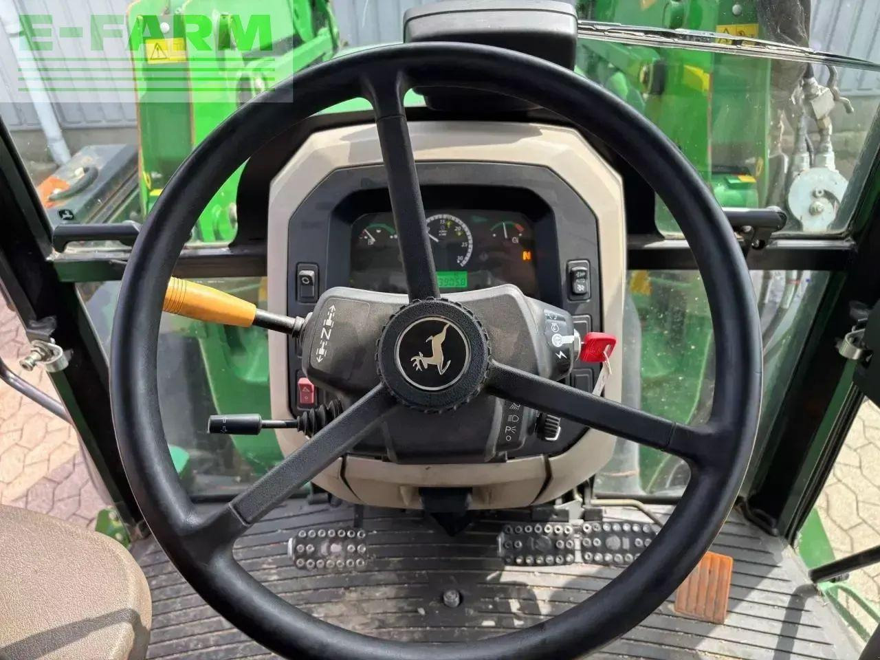 Traktor John Deere 5115m: 6 kép.