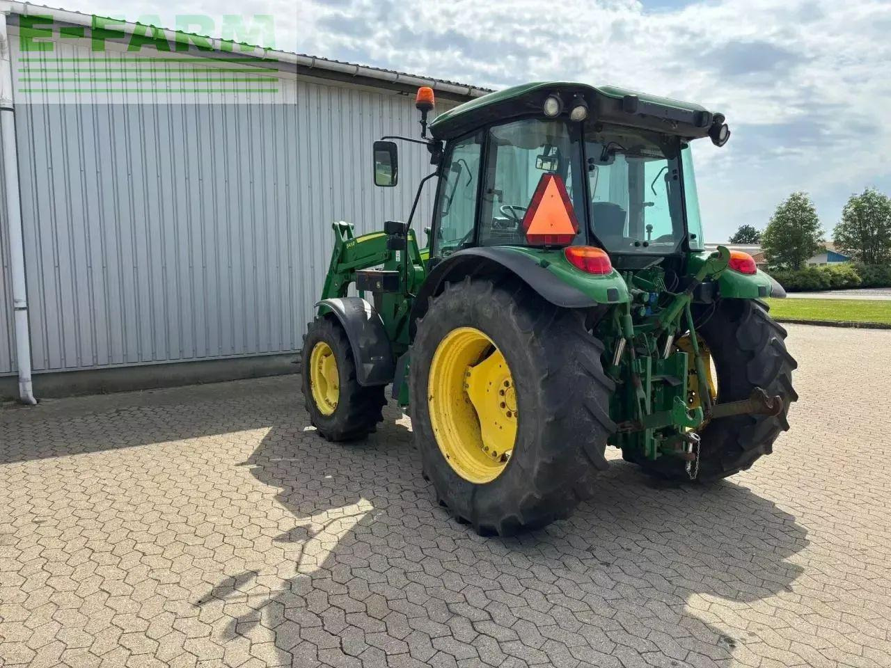 Traktor John Deere 5115m: 13 kép.
