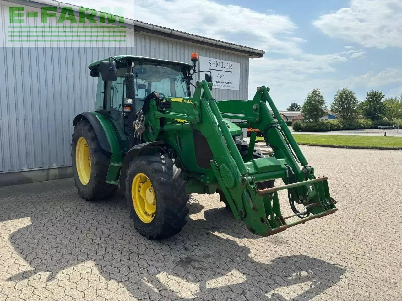 Traktor John Deere 5115m: 10 kép.