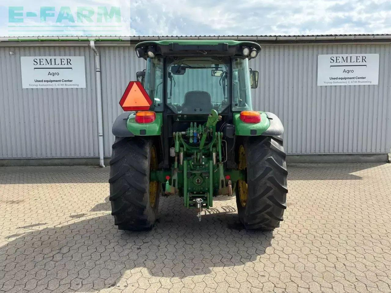 Traktor John Deere 5115m: 12 kép.