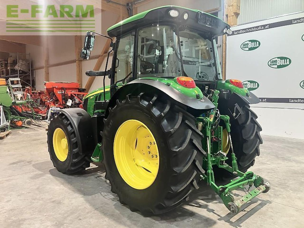 John Deere 5115r - Traktor: 4 kép. John Deere 5115r - Traktor: 4 kép.