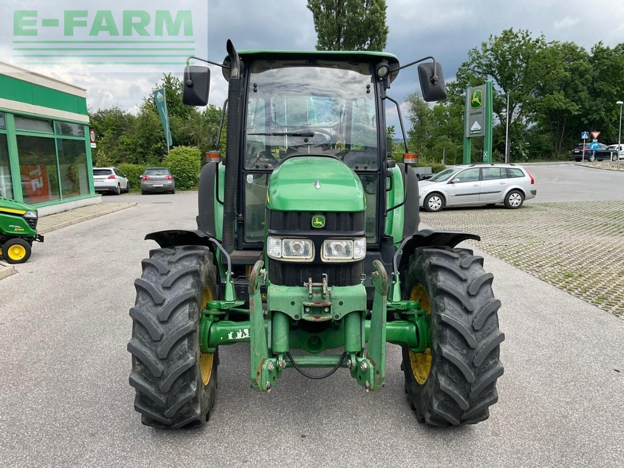 John Deere 5820 - Traktor: 3 kép. John Deere 5820 - Traktor: 3 kép.