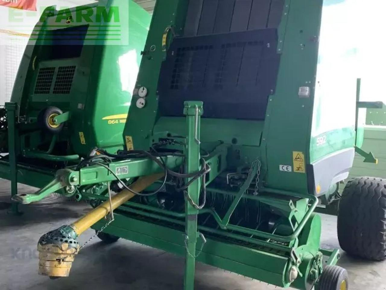 John Deere 592 maxi cut - Kocka bálázó: 3 kép. John Deere 592 maxi cut - Kocka bálázó: 3 kép.