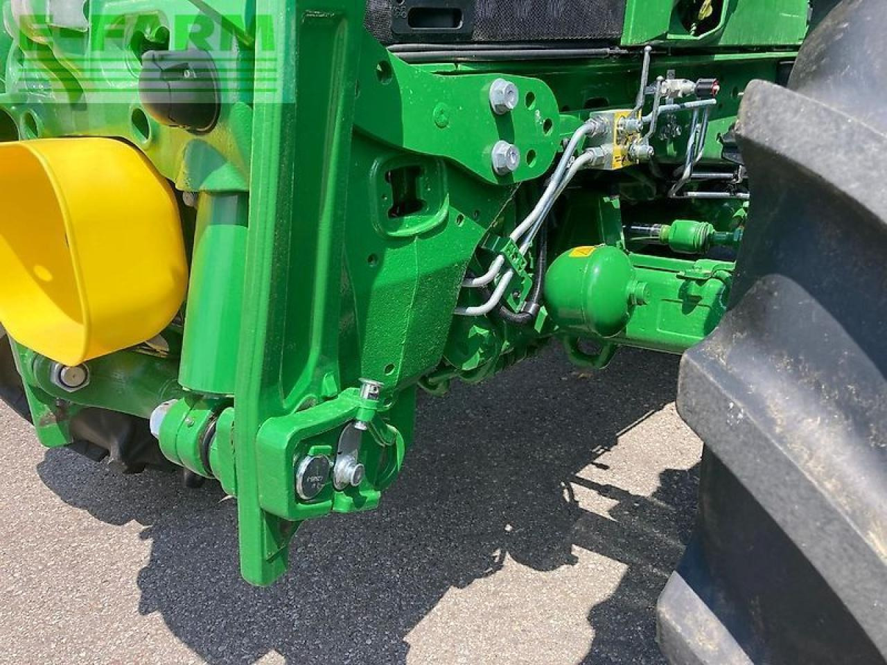 Traktor John Deere 6100m: 9 kép. Traktor John Deere 6100m: 9 kép.