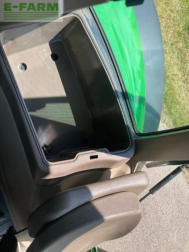 Traktor John Deere 6100m: 19 kép. Traktor John Deere 6100m: 19 kép.