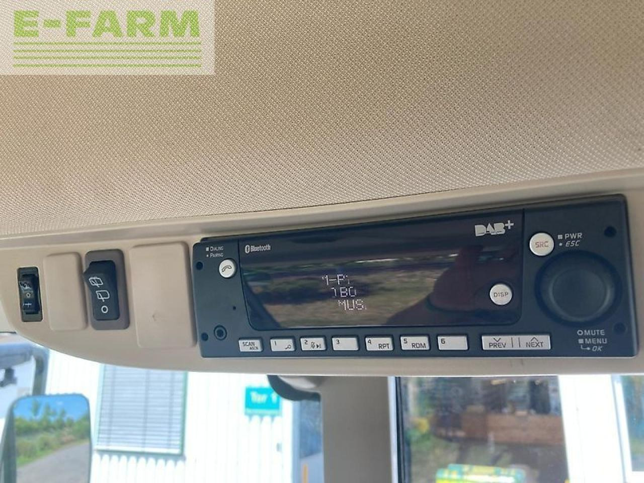 Traktor John Deere 6100m: 20 kép. Traktor John Deere 6100m: 20 kép.