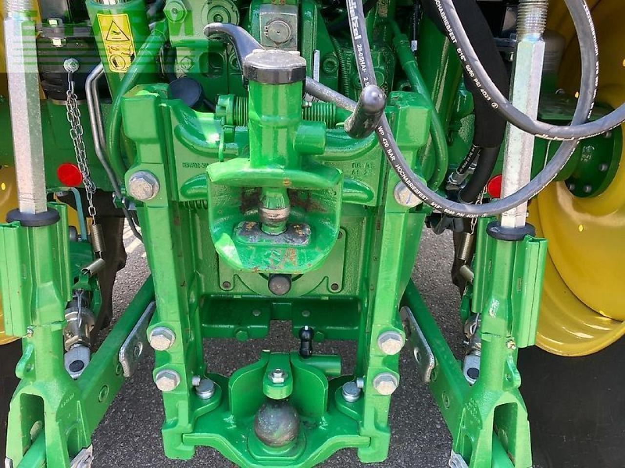 Traktor John Deere 6100m: 11 kép. Traktor John Deere 6100m: 11 kép.