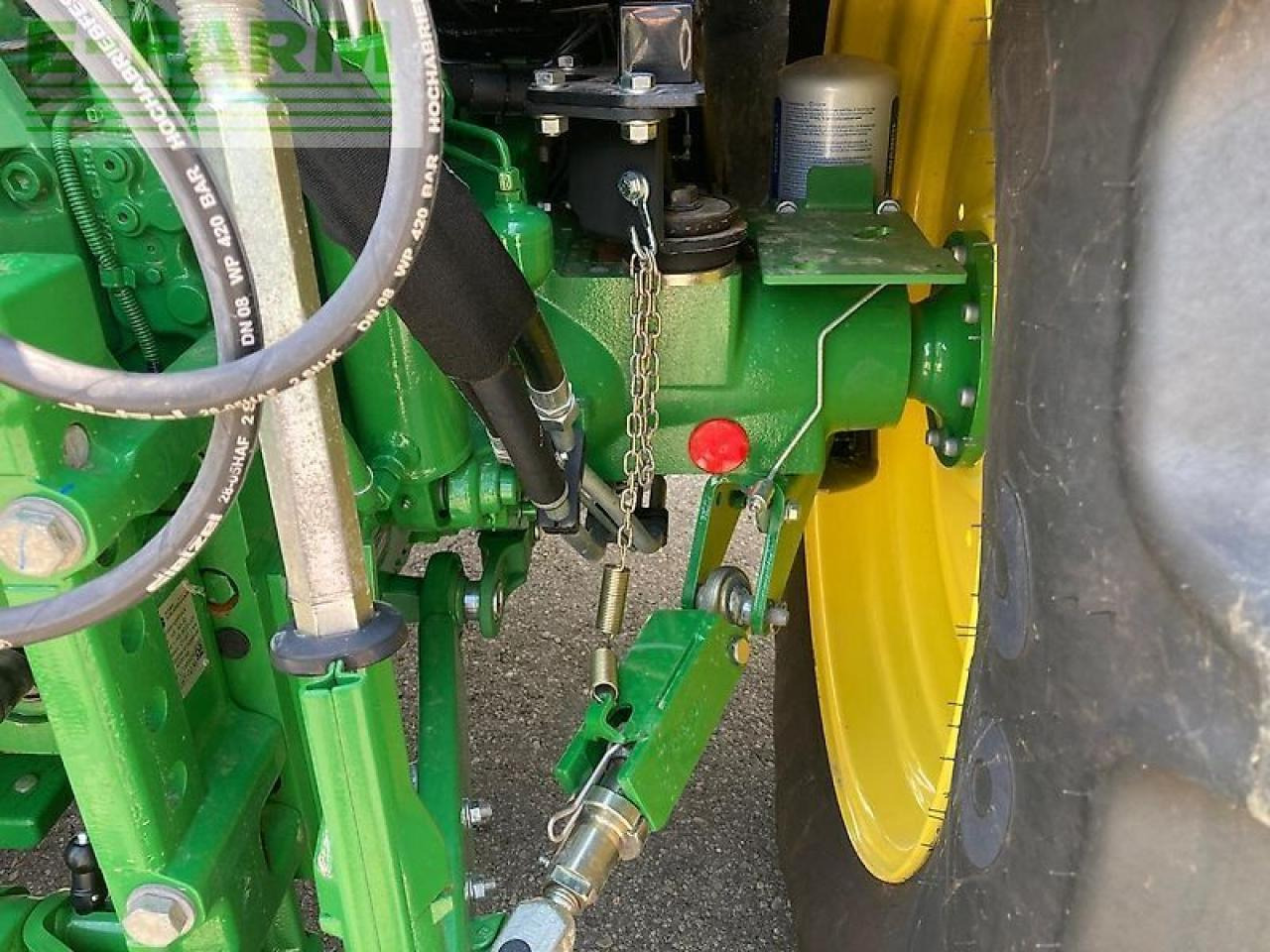 Traktor John Deere 6100m: 8 kép. Traktor John Deere 6100m: 8 kép.